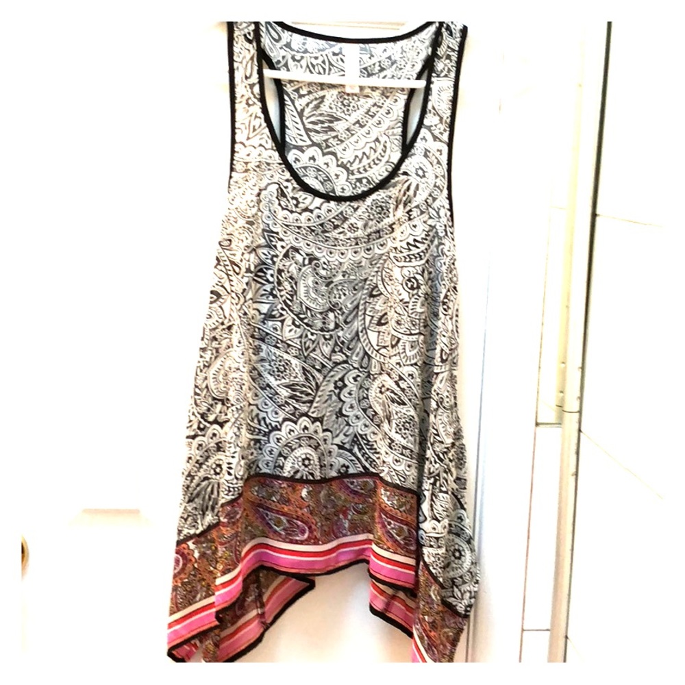 Xhilaration Black/White/Multicolor Design Blouse